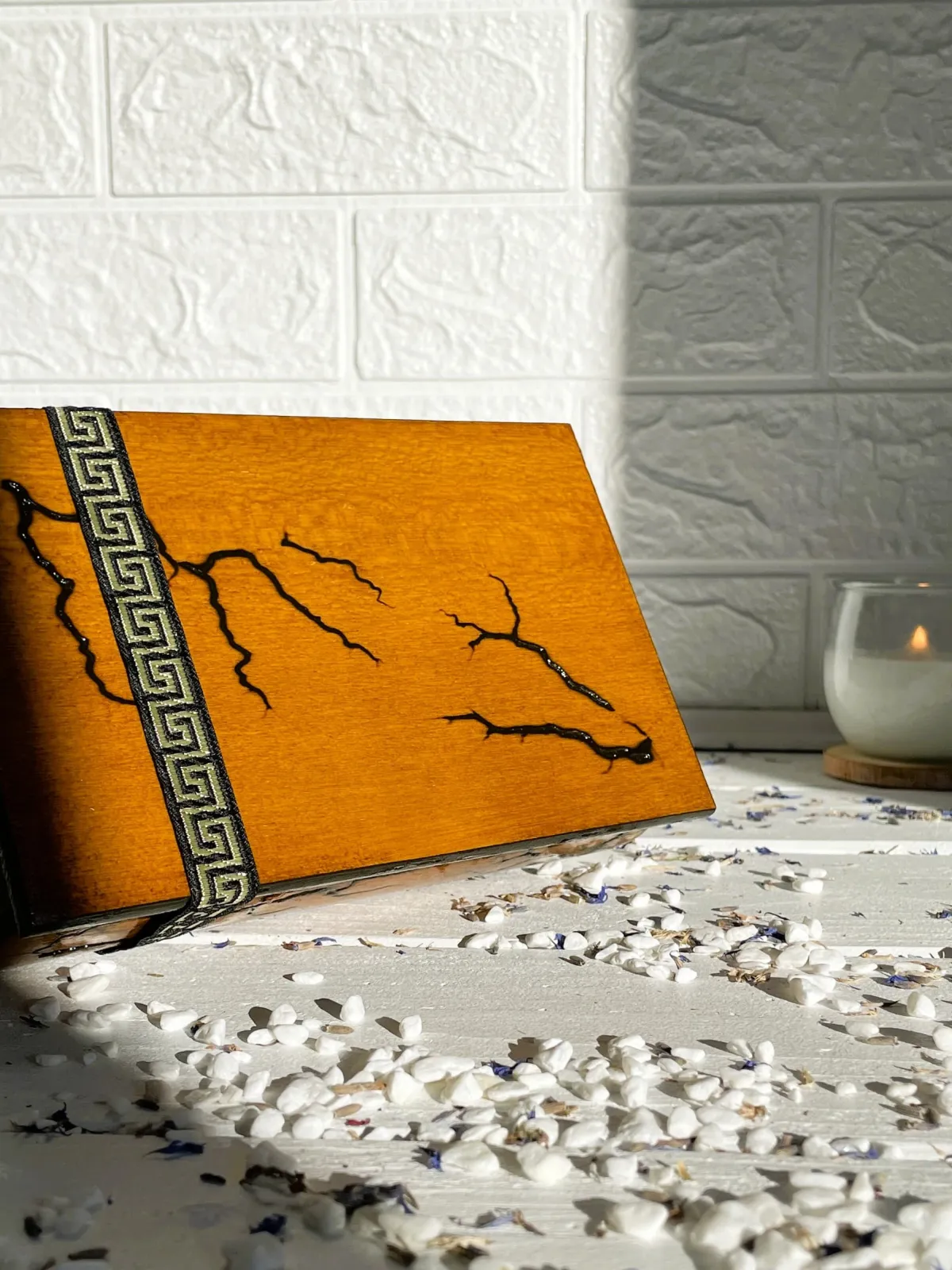Elegant Lichtenberg wooden jewelry box