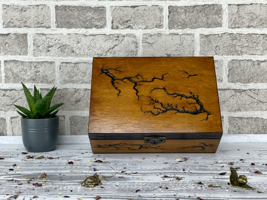 THE ARTISAN'S WOODEN JEWELRY BOX 2