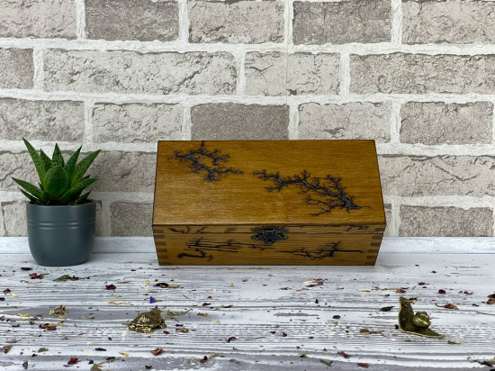 THE ARTISAN'S WOODEN TEA  BOX 1