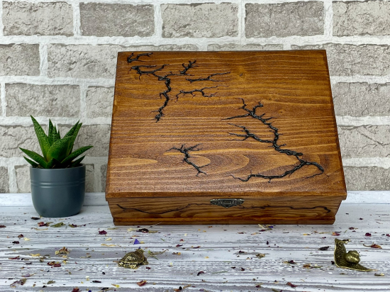 THE ARTISAN'S WOODEN JEWELRY BOX-HAZELNUT