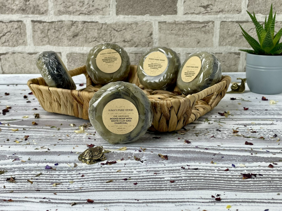 THE ARTISAN'S ROUND SOAP WITH WHITE CLAY AND CHARCOAL
