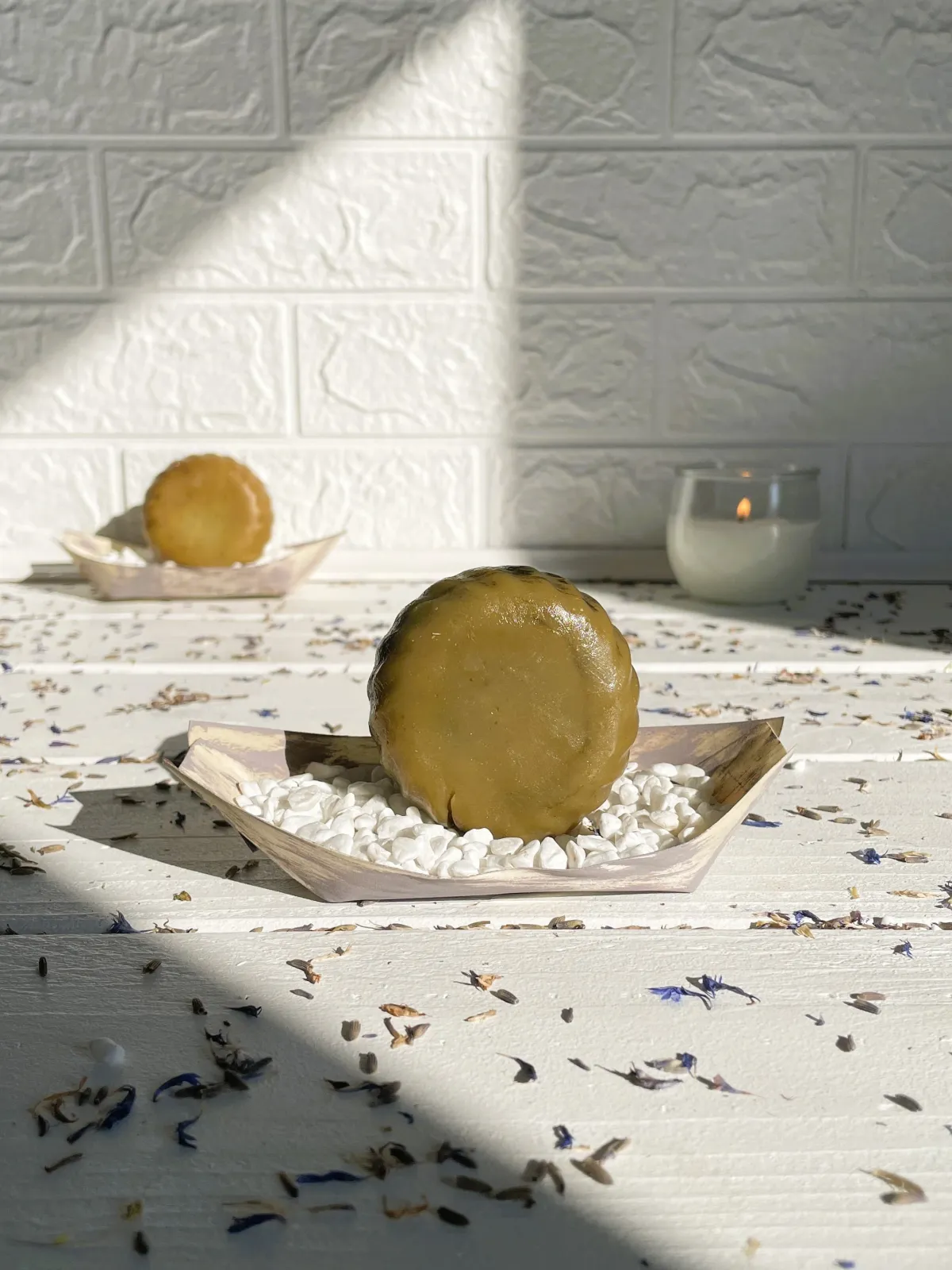 White clay, green clay & charcoal round soap