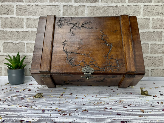 GROSSE AUFBEWAHRUNGSBOX AUS HOLZ – HASELNUSS 1