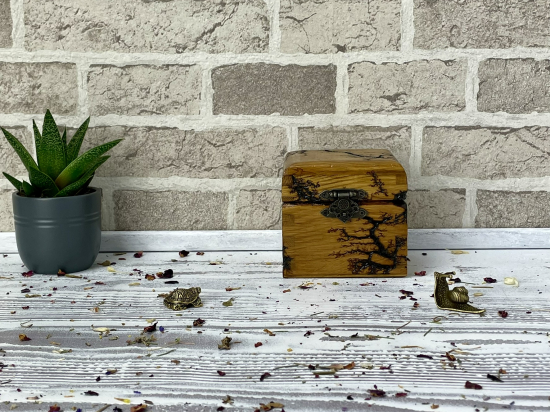 THE ARTISAN'S WOODEN  STORAGE BOX-HAZELNUT