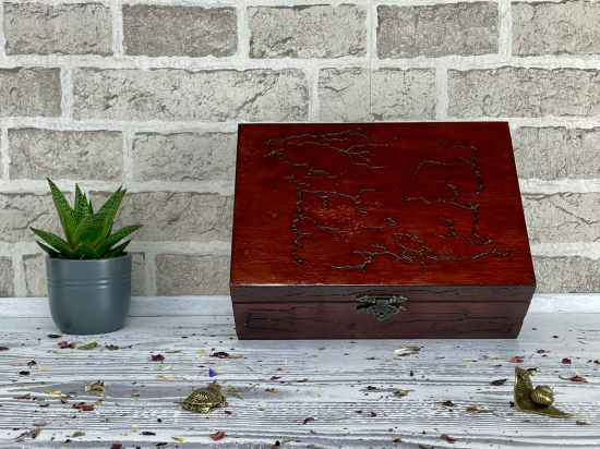 THE ARTISAN'S WOODEN JEWELRY BOX 1