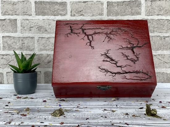 THE ARTISAN'S WOODEN JEWELRY BOX-MAHOGANY