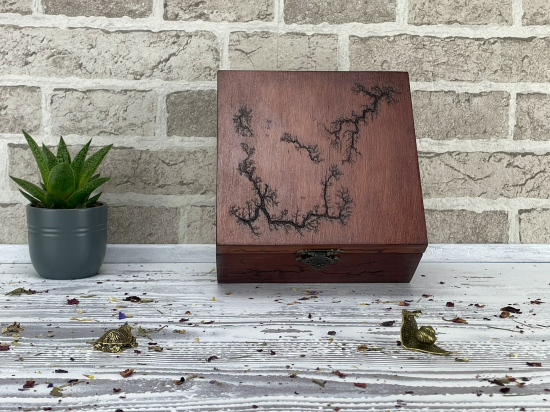 THE ARTISAN'S WOODEN  TEA BOX 2