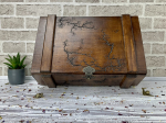 GROSSE AUFBEWAHRUNGSBOX AUS HOLZ – HASELNUSS 1