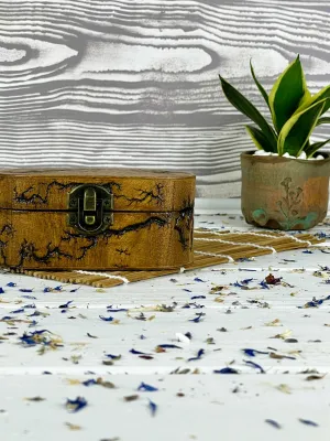 Oval Lichtenberg wooden box with hazelnut finish
