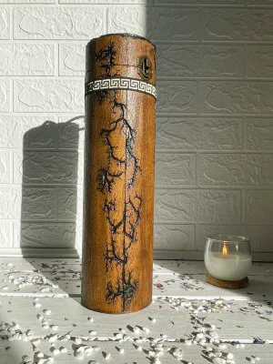 Round Lichtenberg wooden wine box with hazelnut finish