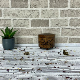HERZFÖRMIGE AUFBEWAHRUNGSBOX AUS HOLZ - HASELNUSS