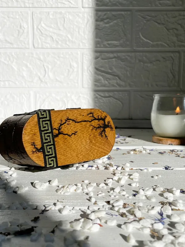 Product Oval Lichtenberg wooden box with hazelnut finish Image