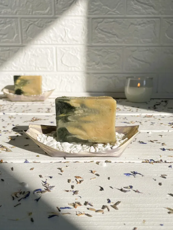Product White clay & charcoal classic soap Image