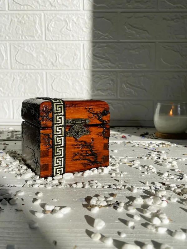 Product Cube Lichtenberg wooden jewelry box with chestnut finish Image