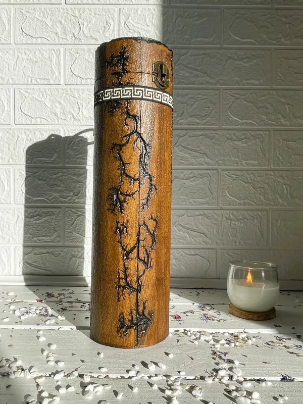 Product Round Lichtenberg wooden wine box with hazelnut finish Image